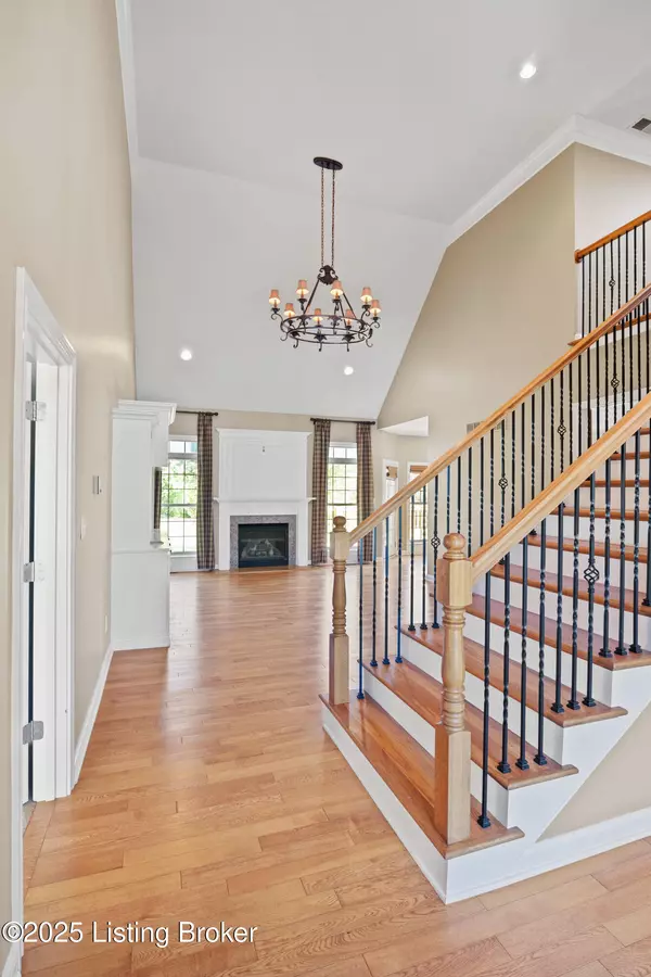Louisville, KY 40245,1715 Crosstimbers Dr