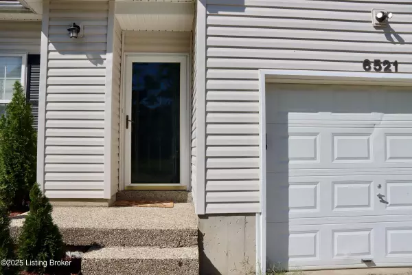 Louisville, KY 40228,6521 Bridleview Cir