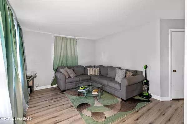 Louisville, KY 40216,2129 East Ln