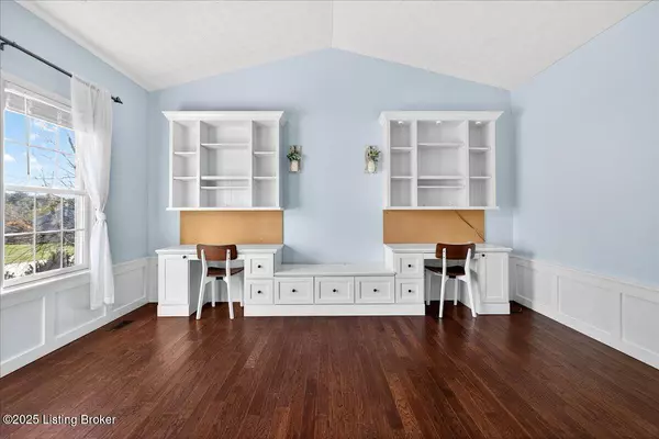 La Grange, KY 40031,2020 Cherry Creek Rd