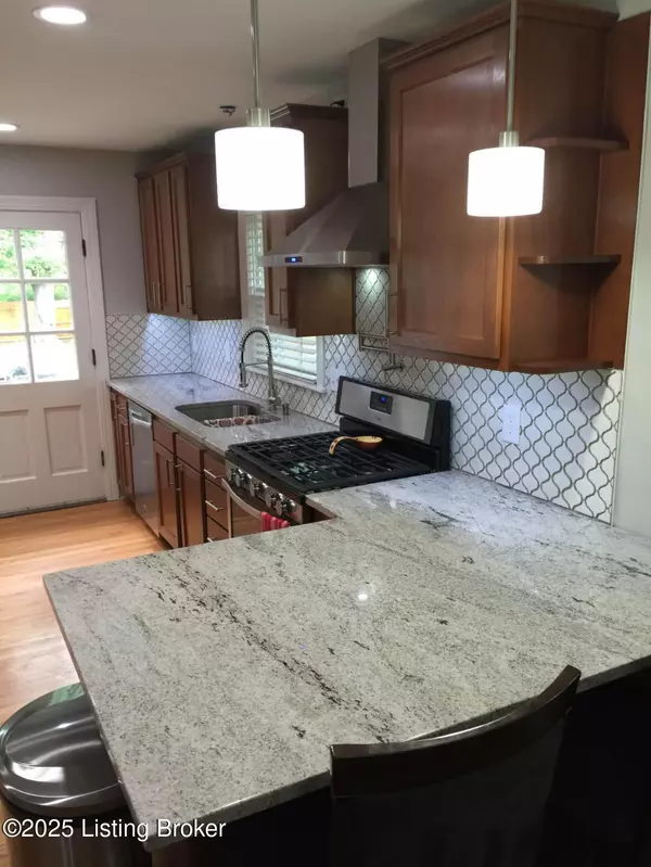 Norbourne Estates, KY 40207,405 Breckenridge Ln