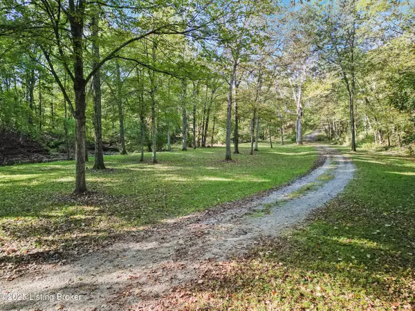 140 Bluegrass Dr, Taylorsville, KY 40071