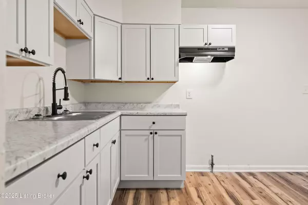 Louisville, KY 40218,4909 Red Oak Ln