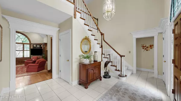 Louisville, KY 40207,3521 Winterberry Cir