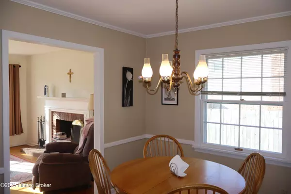 Louisville, KY 40222,1933 Buttonwood Rd