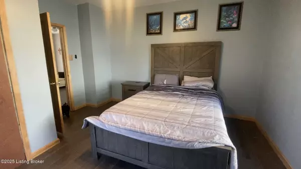 Lebanon Junction, KY 40150,345 Church St