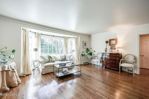 Louisville, KY 40207,527 Country Ln