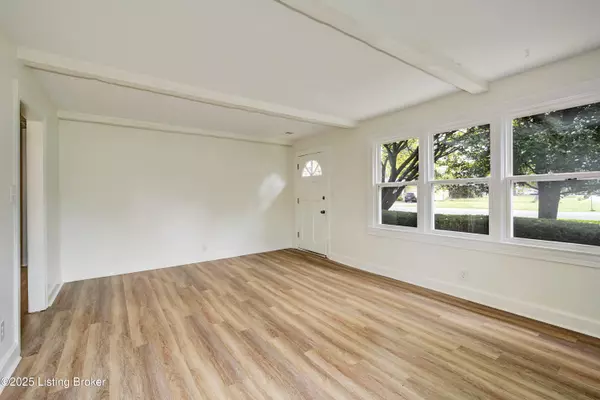 Louisville, KY 40258,8516 Thompson Ln