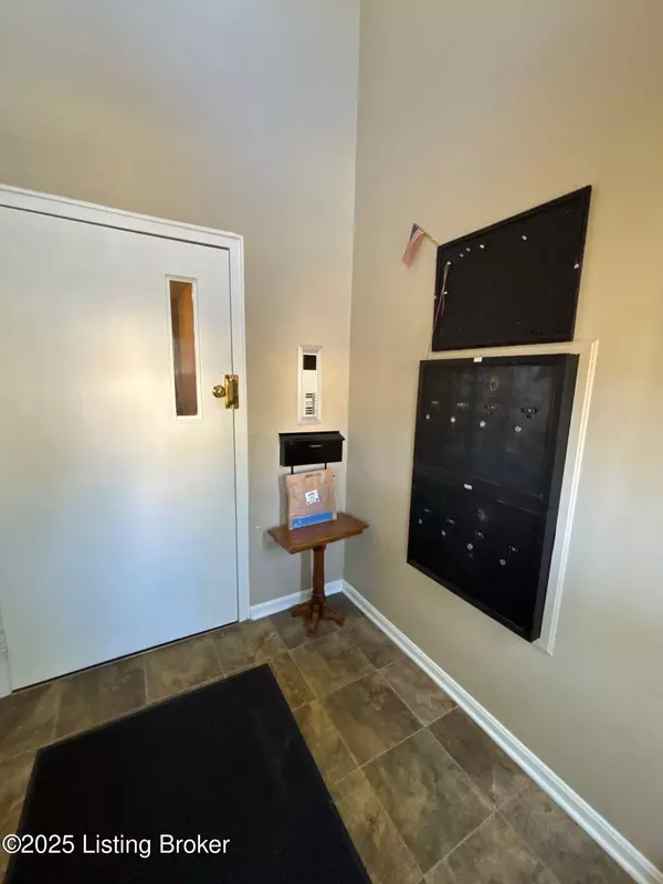 Louisville, KY 40222,816 Washburn Ave #APT 16