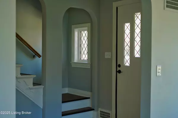 Louisville, KY 40205,3018 Colonial Hill Rd