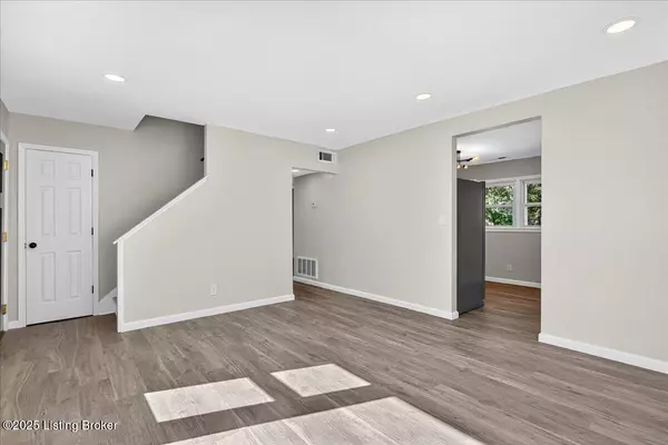 Louisville, KY 40272,9404 Omar Khayyam Blvd