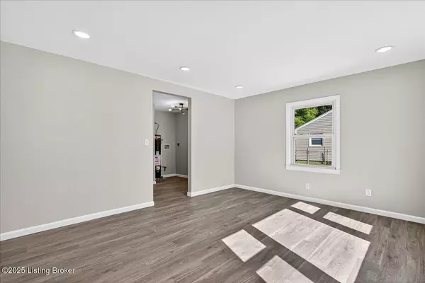 Louisville, KY 40272,9404 Omar Khayyam Blvd