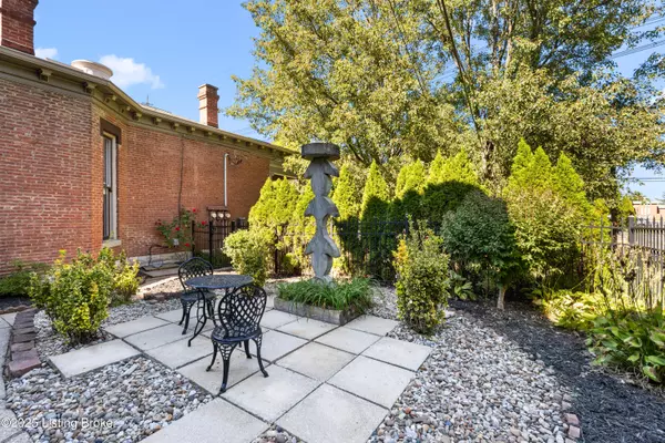 Louisville, KY 40206,1854 Frankfort Ave #7