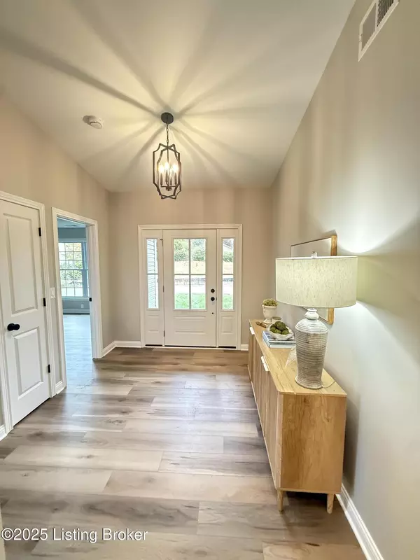 Louisville, KY 40228,8213 Roseborough Rd