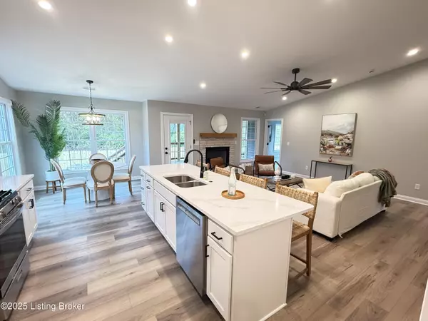 Louisville, KY 40228,8213 Roseborough Rd