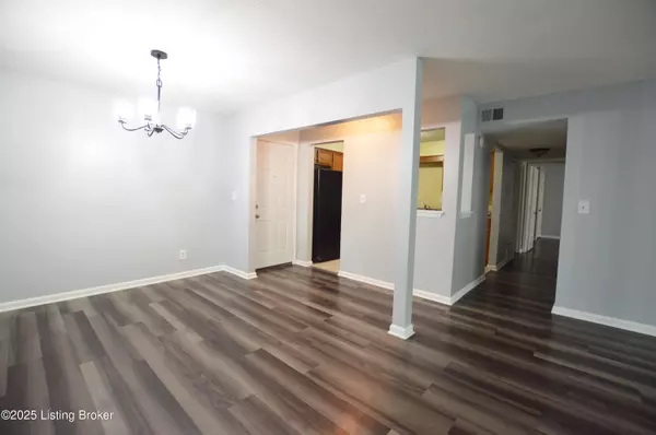 Louisville, KY 40223,404 La Fontenay Ct