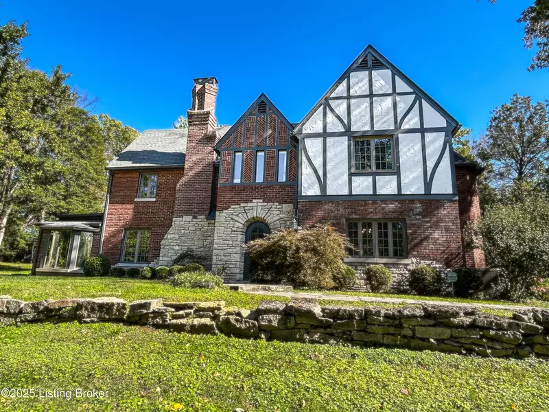 7 Totem Rd, Louisville, KY 40207