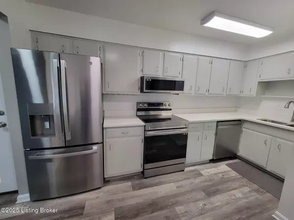 Louisville, KY 40223,111 La Fontenay Ct
