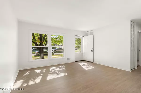 Louisville, KY 40220,3113 Cabinwood Dr