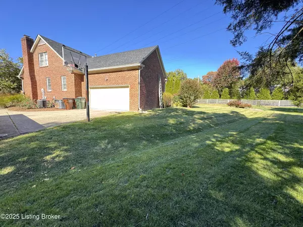 Louisville, KY 40207,6107 Windrow Pl