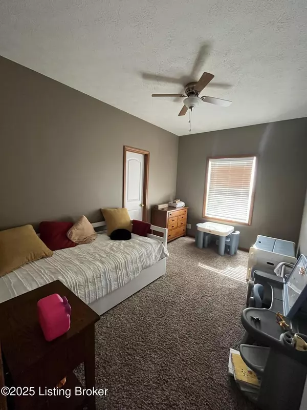 Elizabethtown, KY 42701,323 Oxmoor Dr