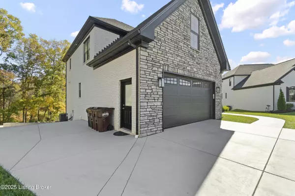 Louisville, KY 40299,12319 Vanherr Dr