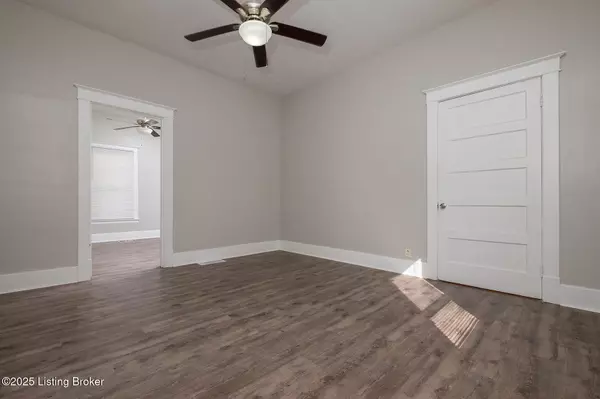 Louisville, KY 40215,925 W Evelyn Ave