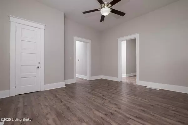 Louisville, KY 40215,925 W Evelyn Ave