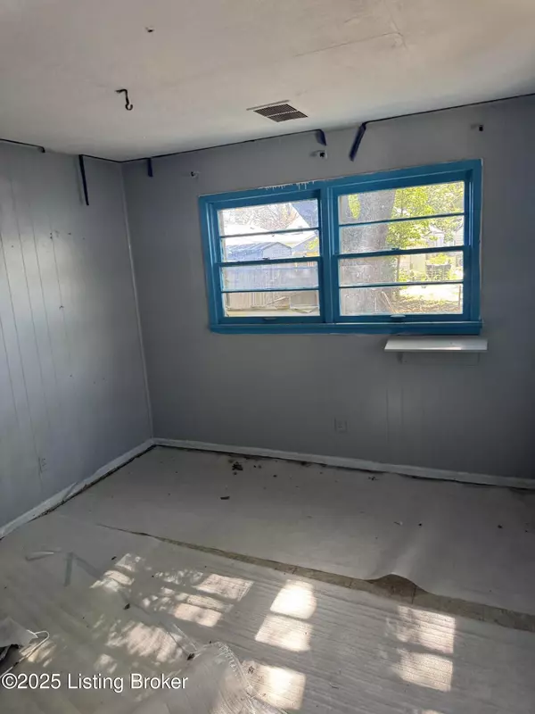 Louisville, KY 40215,818 Dresden Ave