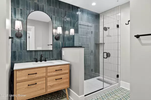 Louisville, KY 40203,1529 W Market St #2