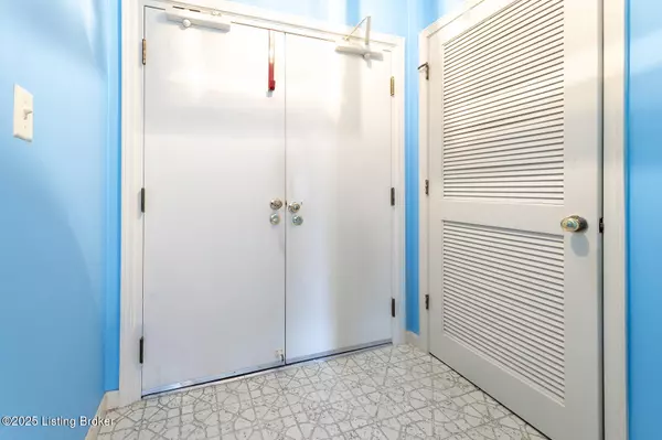 Louisville, KY 40220,3030 Breckenridge Ln #APT 519