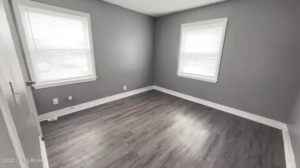 Louisville, KY 40216,4148 Hillview Ave #4