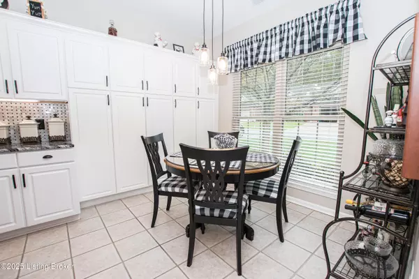 Louisville, KY 40214,9016 Split Willow Dr #23