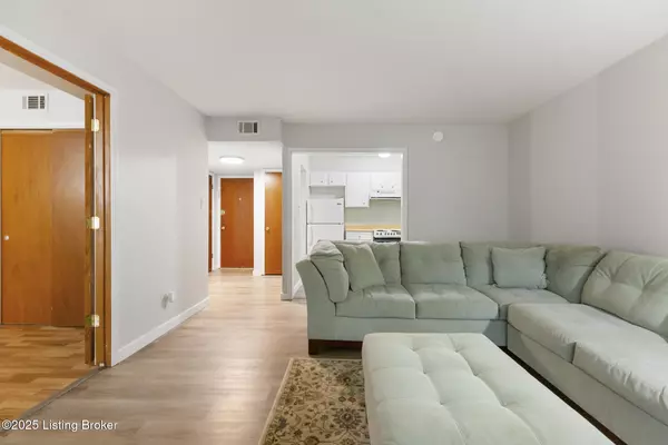 Louisville, KY 40205,1935 Gardiner Ln #H118