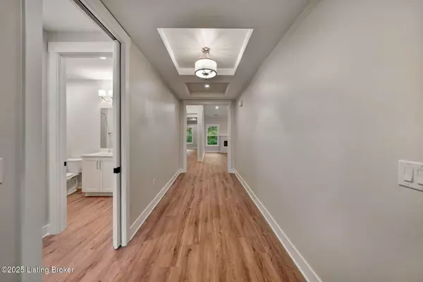 Louisville, KY 40245,14645 Reserve Park Pl #4