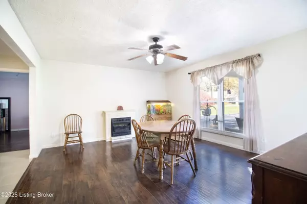 Elizabethtown, KY 42701,352 Meadowview Drive