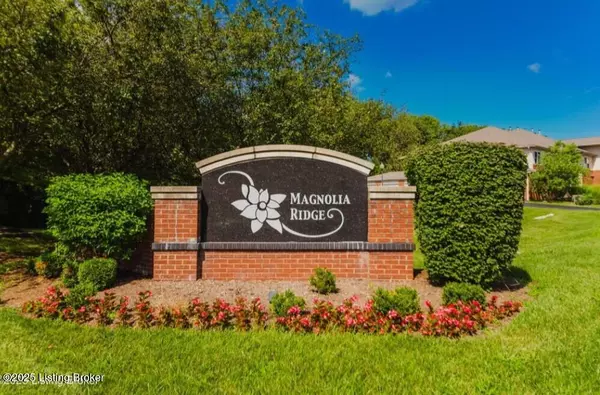 8002 Magnolia Ridge Ct #UNIT 104, Louisville, KY 40291