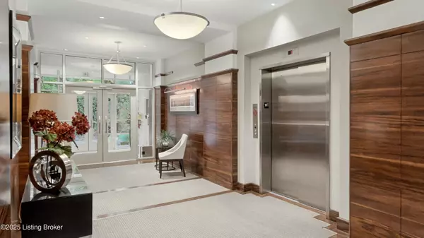 Louisville, KY 40207,1409 Mockingbird Terrace Dr #UNIT 104