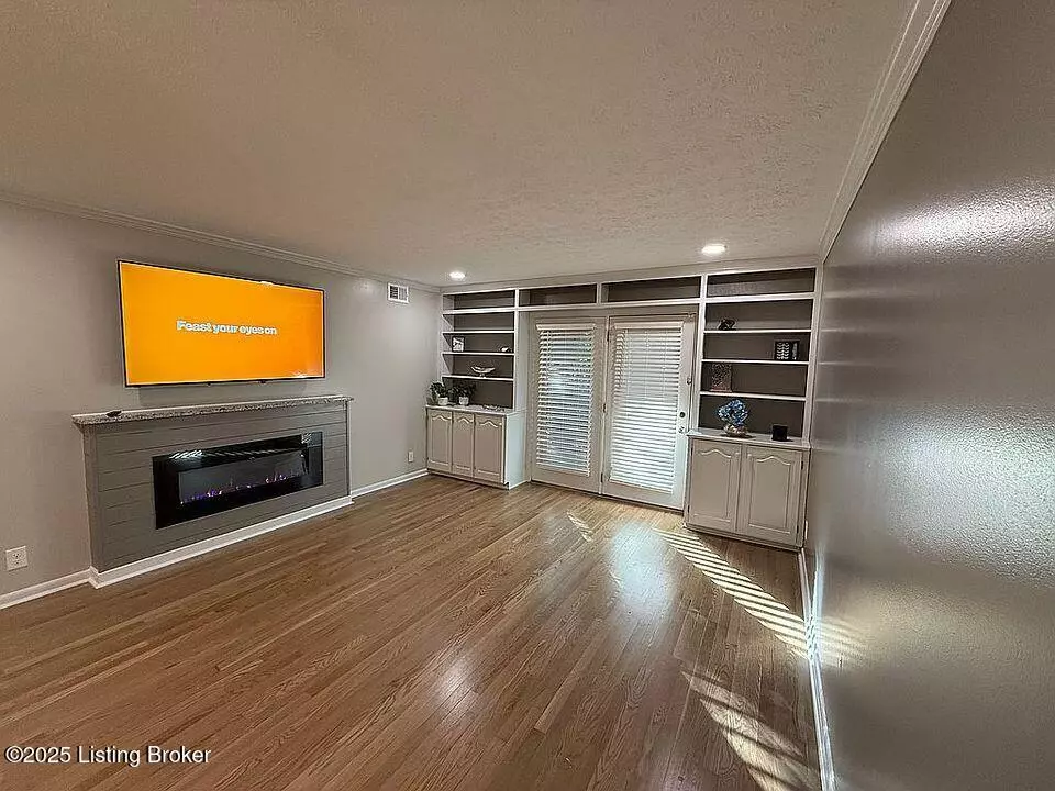 Louisville, KY 40205,1815 Gardiner Ln #B20