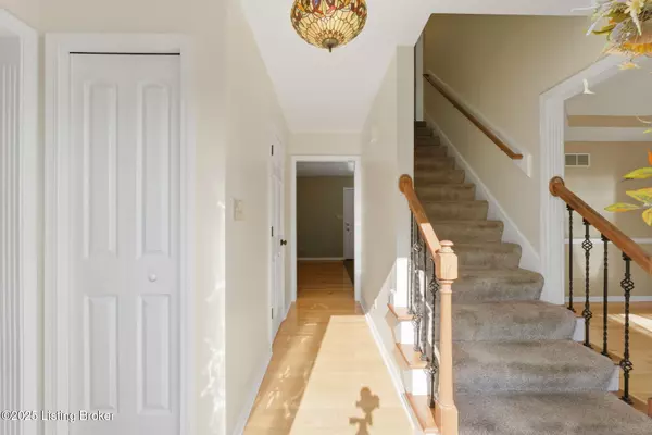 Lyndon, KY 40222,527 Vineleaf Dr