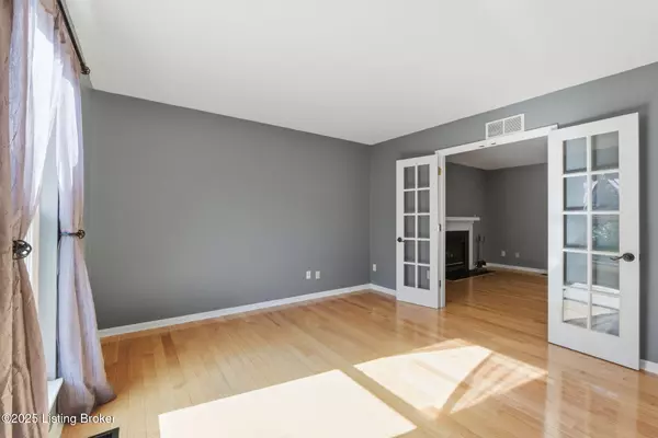 Lyndon, KY 40222,527 Vineleaf Dr