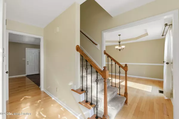 Lyndon, KY 40222,527 Vineleaf Dr