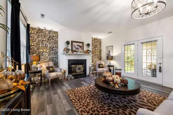 16613 Taunton Vale Rd, Louisville, KY 40245