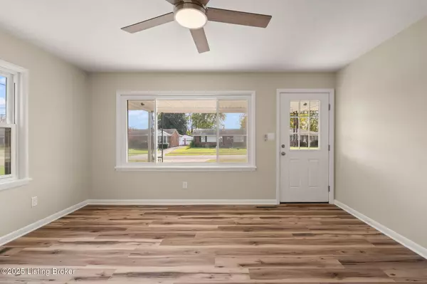 Louisville, KY 40272,5919 Middlerose Cir