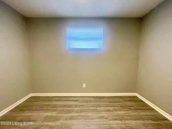 Louisville, KY 40219,3409 Prestwood Dr #2