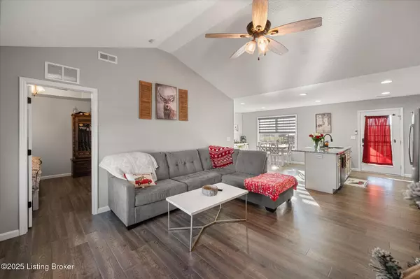 Bardstown, KY 40004,102 Copperfield WAY