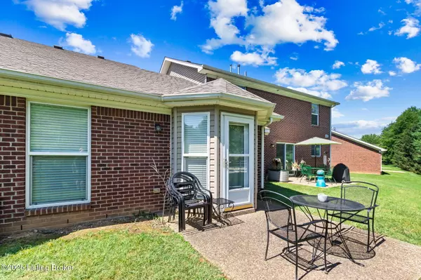 Jeffersontown, KY 40299,8904 Stony Falls WAY