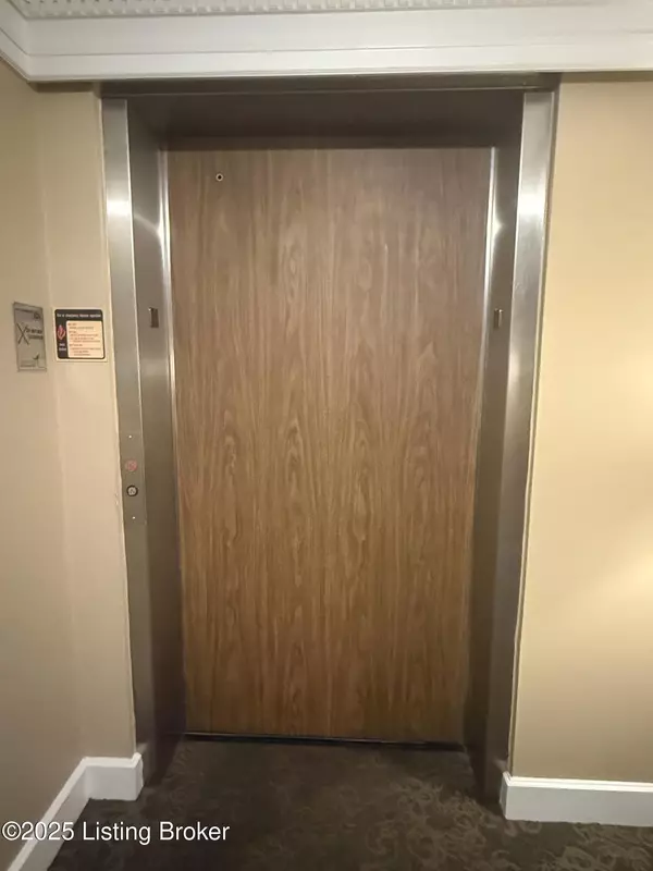 Louisville, KY 40220,4125 Browns Ln #UNIT 213