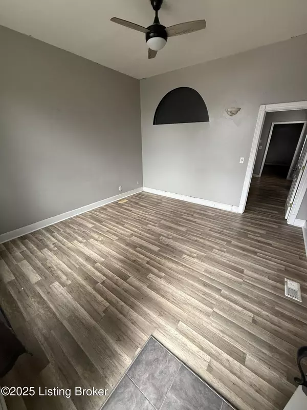 Louisville, KY 40215,701 W Evelyn Ave