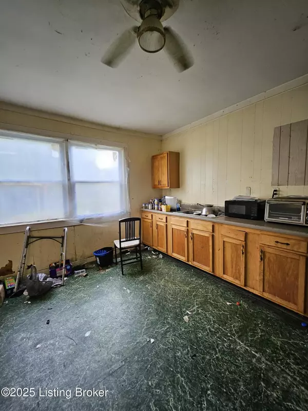 Louisville, KY 40212,2511 Bank St